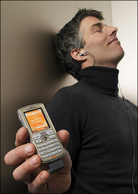 鈦金版Walkman!索尼愛(ài)德立信W700c便攜式移動(dòng)通信